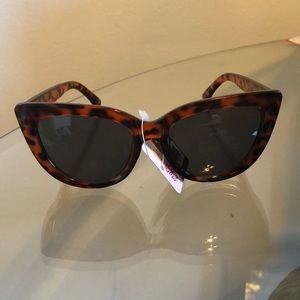 Unlisted Accessories - Tortoise shell cat Eye Brown shades Unlisted Accessories - Tortoise shell cat Eye Brown shades